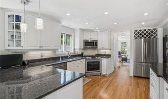 34 Brooks Farm Dr, Bristol, RI 02809