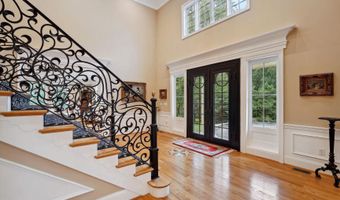 10813 LOCKLAND Rd, Potomac, MD 20854