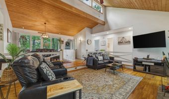 203 BRENDA Ln, Basye, VA 22810