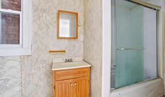 13 Cottage St, Bayonne, NJ 07002
