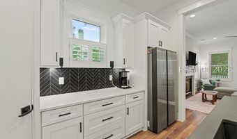 37 Park Sq S, Beaufort, SC 29907