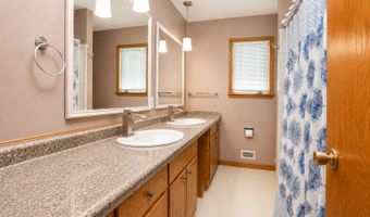 816 12th Ave, Aberdeen, SD 57401