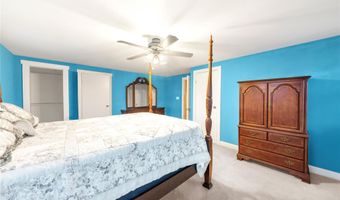 4 Coles Ave, Amityville, NY 11701