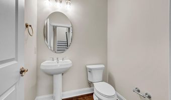 10 Putnam Ln 10, Danbury, CT 06810