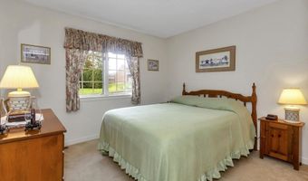 111 Cottonwood Ln, Agawam, MA 01001