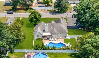 490 Arlington Ave S, Bayville, NJ 08721