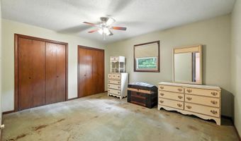 907 S Superior St, Angola, IN 46703