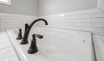 1334 N 161st Ter, Basehor, KS 66007