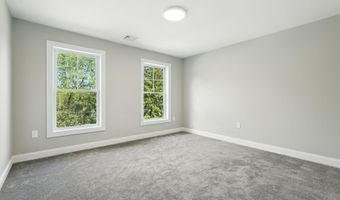 13 Kenwood Cir, Bloomfield, CT 06002
