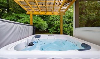 8906 TRANSUE Dr, Bethesda, MD 20817