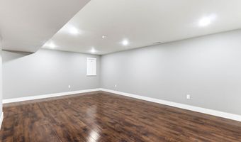 2516 White Oak Dr, Ames, IA 50014