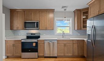 20 Maple Ct, Hopkinton, RI 02804