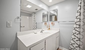 1 Marsh Harbor Dr A, Beaufort, SC 29907