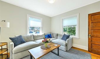 15 Wollaston St, Cranston, RI 02910