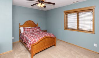 1018 Falcon Dr SE, Altoona, IA 50009