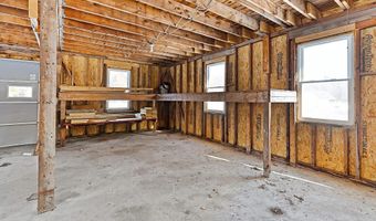 9 Snug Harbor Rd, Belgrade, ME 04917