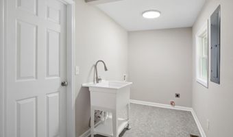 121 NE Hill Dr, Abingdon, VA 24210