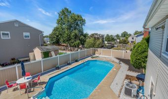 19 Spruce St, Beachwood, NJ 08722