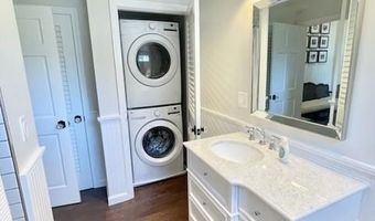 24 Anthony St, Newport, RI 02840