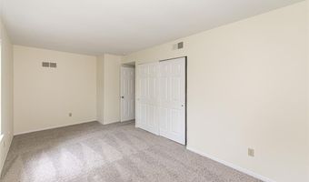 716 Reinke Rd, Ballwin, MO 63021