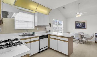 6 Snowdon Ct, Toms River, NJ 08757