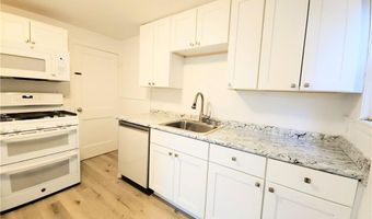 1 Shangri-La Ln, Middletown, RI 02842