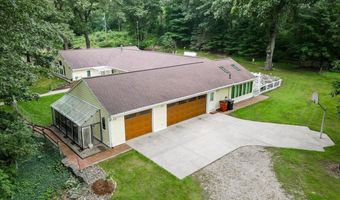 3900 Dursum Ave NE, Ada, MI 49301