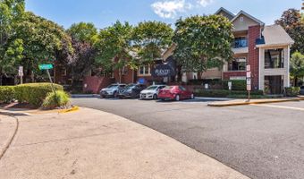 3313 WYNDHAM Cir #2216, Alexandria, VA 22302