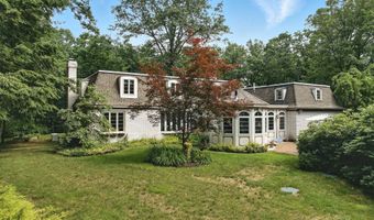 35 Shaw Dr, Bedford, NH 03110