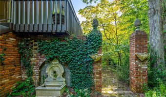 5 Hillcrest Rd E, Asheville, NC 28804