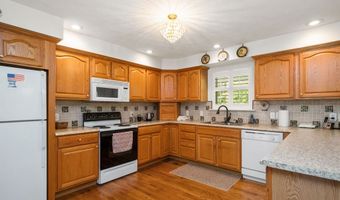 108 Lock Ln, Alum Creek, WV 25003