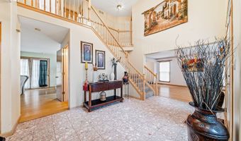 275 Farmhill Dr, Algonquin, IL 60102