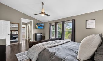 941 Par Dr, Algonquin, IL 60102