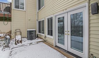 1872 Ridgeview Circle Dr, Ballwin, MO 63021