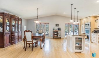 107 E Willow St, Beresford, SD 57004