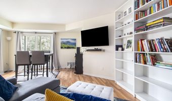 2221 S Huron Pkwy 2, Ann Arbor, MI 48104