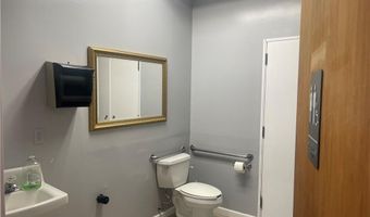 9 Maplewood Ave, Bloomfield, CT 06002