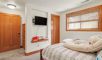 505 N Pasque Flower Trl, Brandon, SD 57005