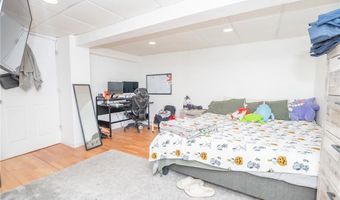 9 Farnum Ave, North Providence, RI 02911