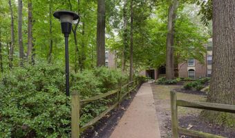 3330 WOODBURN VILLAGE Dr 33, Annandale, VA 22003