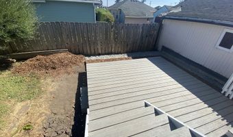 543 SPRUCE St, Brookings, OR 97415