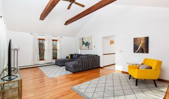 8 Phoebee Ln, Brookfield, CT 06804