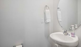 608 Country Oak Dr, Weaverville, NC 28804