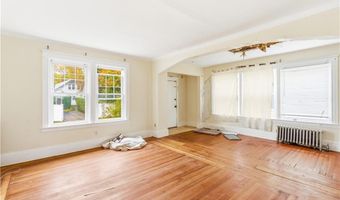 303 Narragansett St, Cranston, RI 02905