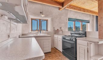 77 North Rd, Carson, NM 87517