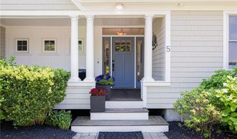5 Maloney Ln, Middletown, RI 02842