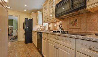 40 Bayview Ave, Amityville, NY 11701