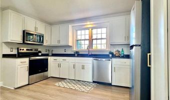 426 Metacom Ave 1, Bristol, RI 02809