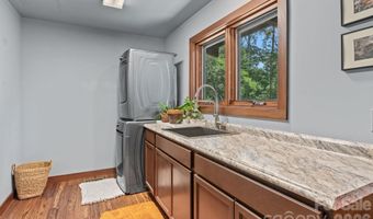 39 Wolf Rd, Asheville, NC 28805