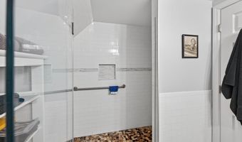 20 Bayview Ln, Amityville, NY 11701